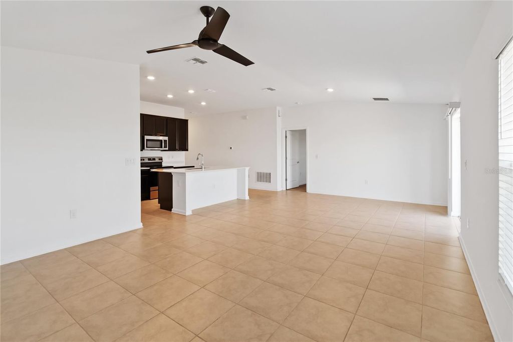 Image 9 of property listing at 292 PINEYWOODS STREET, St Cloud, FL 34772