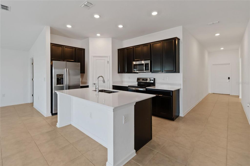 Image 10 of property listing at 292 PINEYWOODS STREET, St Cloud, FL 34772