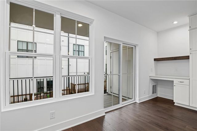 201 New Street 1302, Decatur, GA 30030