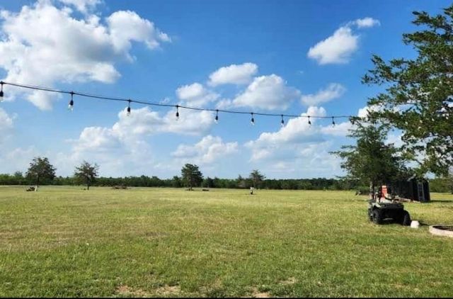 626 Sparta Field RD, Waelder, TX 78959