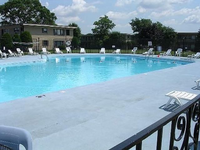 38 King Arthur Court 14, Northlake, IL 60164