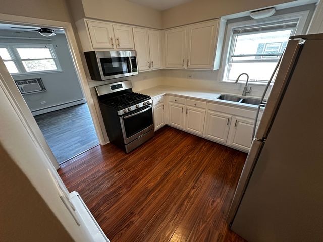 38 King Arthur Court 14, Northlake, IL 60164