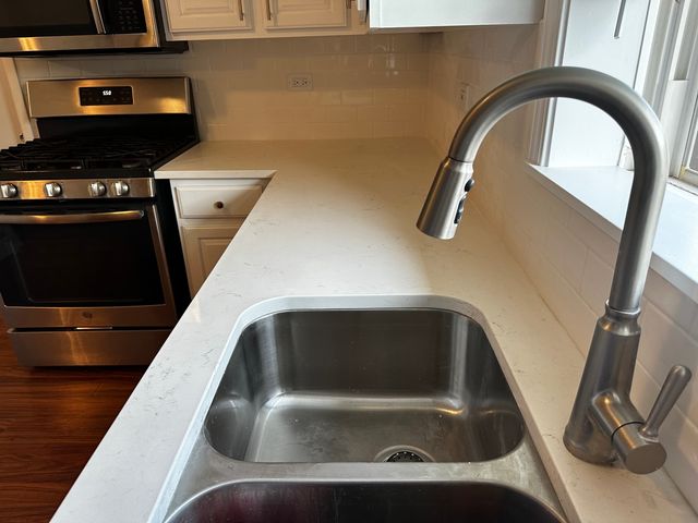 38 King Arthur Court 14, Northlake, IL 60164