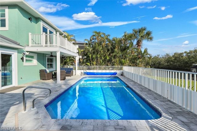 11861 Isle Of Palms DR, Fort Myers Beach, FL 33931