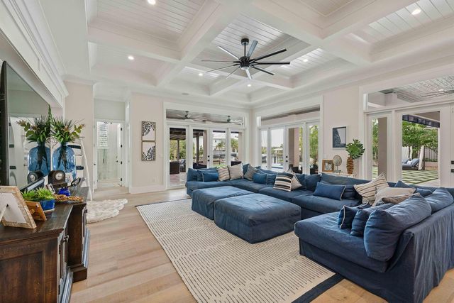 261 Old Jupiter Beach Road, Jupiter, FL 33477