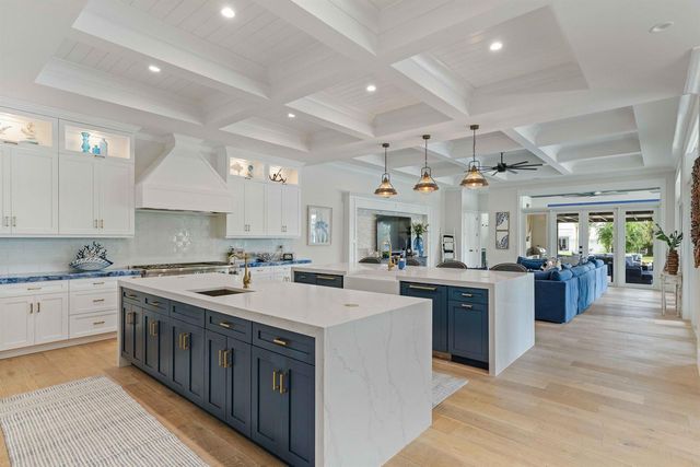 261 Old Jupiter Beach Road, Jupiter, FL 33477