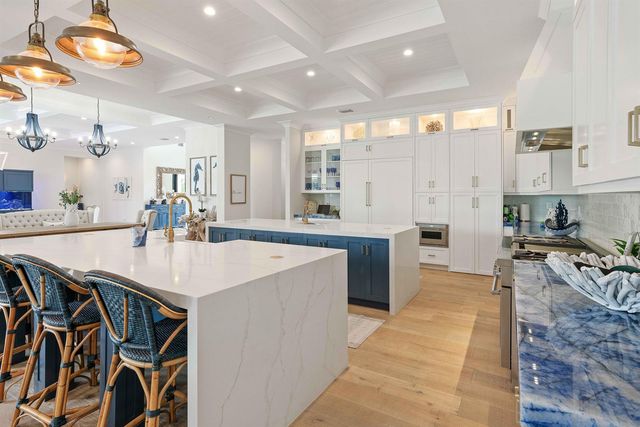 261 Old Jupiter Beach Road, Jupiter, FL 33477