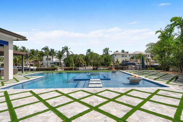 261 Old Jupiter Beach Road, Jupiter, FL 33477
