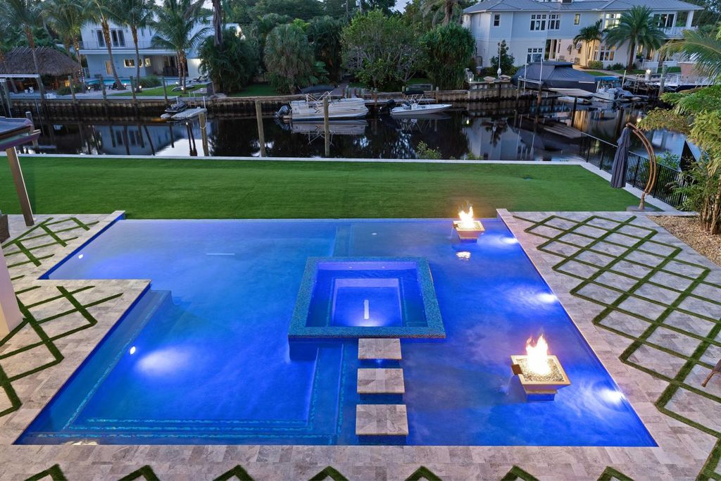261 Old Jupiter Beach Road, Jupiter, FL 33477