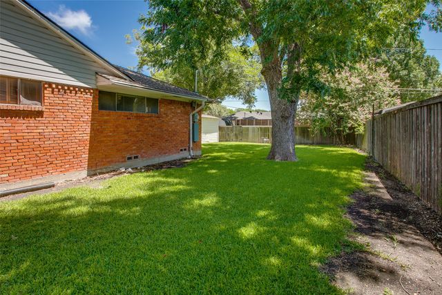 6858 Freemont Street, Dallas, TX 75231
