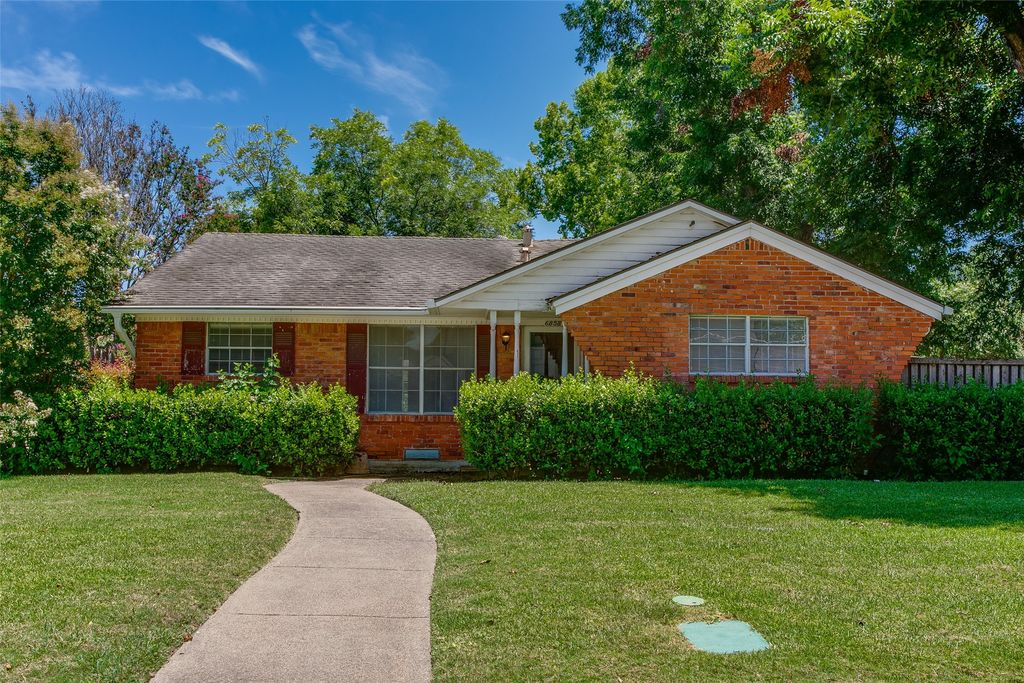 6858 Freemont Street, Dallas, TX 75231
