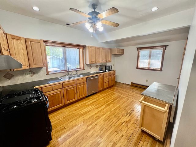 616 Adams Sr 1, Quincy, MA 02169