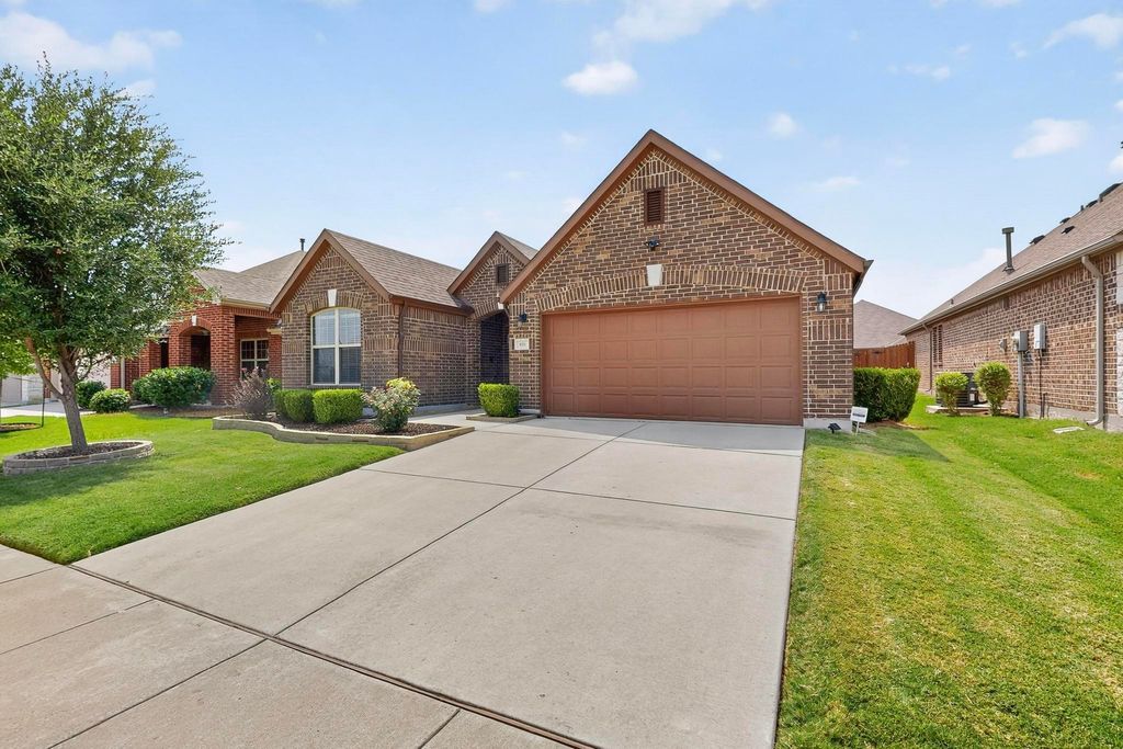 616 Fossil Creek Drive, Little Elm, TX 75068
