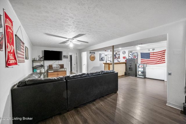 123 Fawn Ct, Louisville, KY 40229