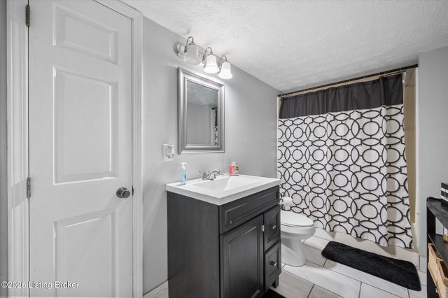 123 Fawn Ct, Louisville, KY 40229