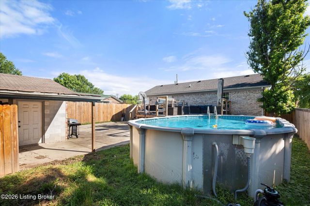 123 Fawn Ct, Louisville, KY 40229