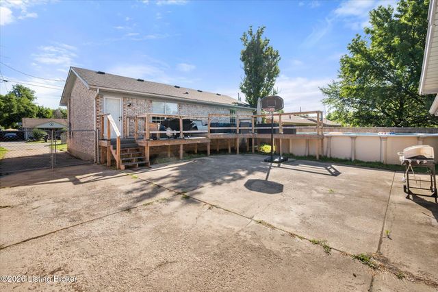 123 Fawn Ct, Louisville, KY 40229