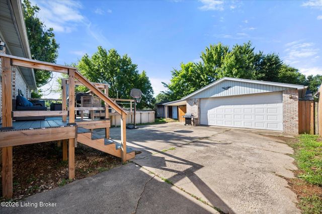 123 Fawn Ct, Louisville, KY 40229
