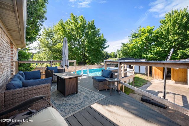 123 Fawn Ct, Louisville, KY 40229