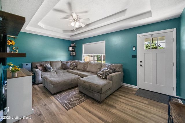 123 Fawn Ct, Louisville, KY 40229