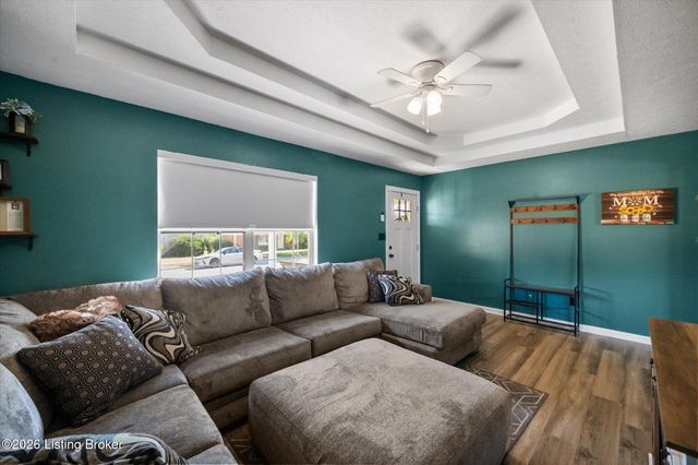123 Fawn Ct, Louisville, KY 40229