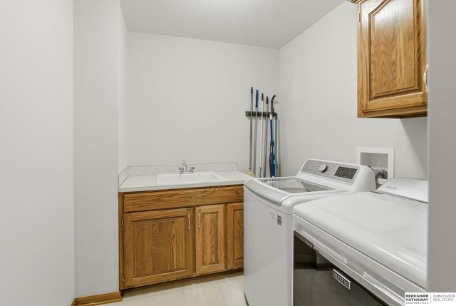 16371 W Street, Omaha, NE 68135