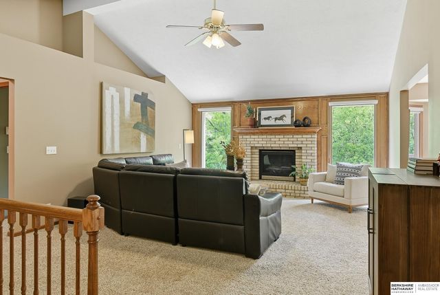 16371 W Street, Omaha, NE 68135