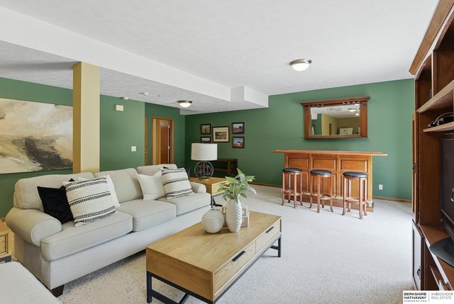 16371 W Street, Omaha, NE 68135
