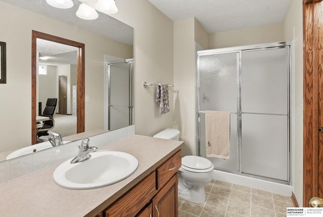16371 W Street, Omaha, NE 68135