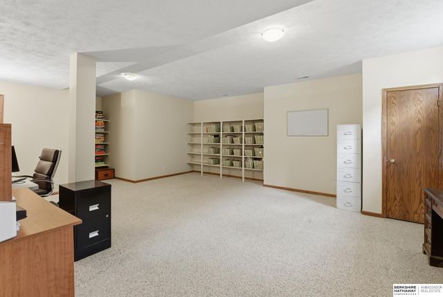 16371 W Street, Omaha, NE 68135