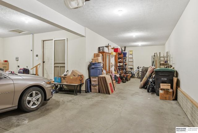 16371 W Street, Omaha, NE 68135