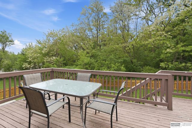 16371 W Street, Omaha, NE 68135