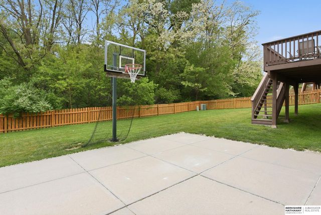 16371 W Street, Omaha, NE 68135