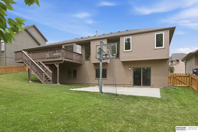 16371 W Street, Omaha, NE 68135