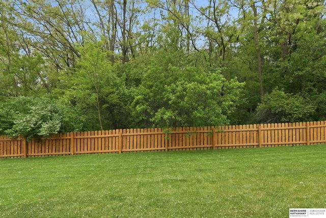 16371 W Street, Omaha, NE 68135