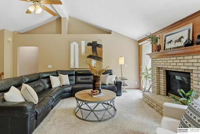 16371 W Street, Omaha, NE 68135