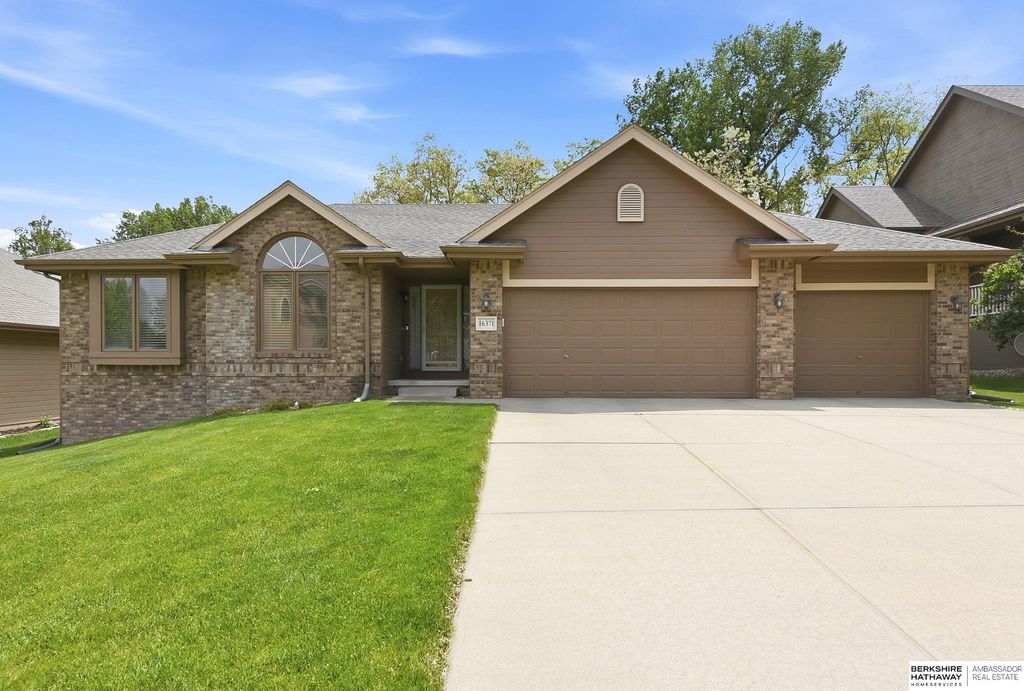 16371 W Street, Omaha, NE 68135