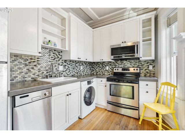 2087 Nw OVERTON St 204, Portland, OR 97209
