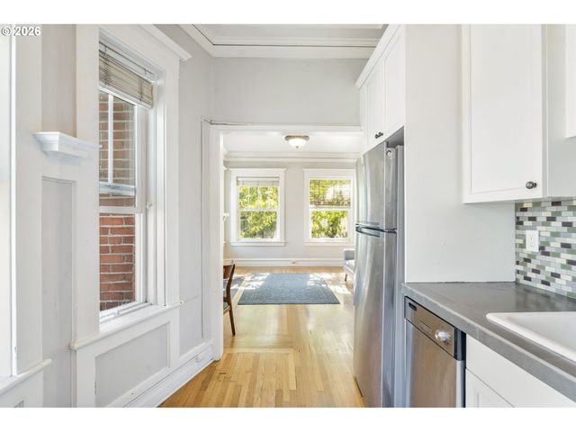 2087 Nw OVERTON St 204, Portland, OR 97209