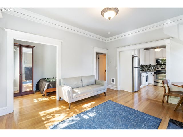 2087 Nw OVERTON St 204, Portland, OR 97209