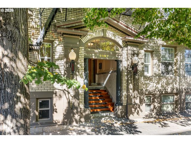 2087 Nw OVERTON St 204, Portland, OR 97209