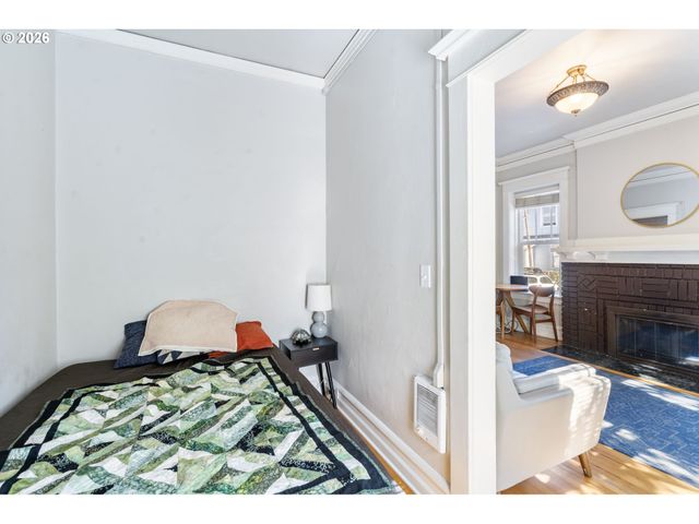 2087 Nw OVERTON St 204, Portland, OR 97209