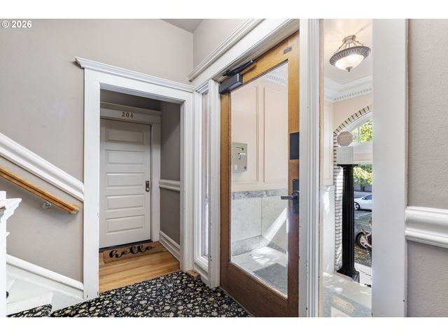 2087 Nw OVERTON St 204, Portland, OR 97209