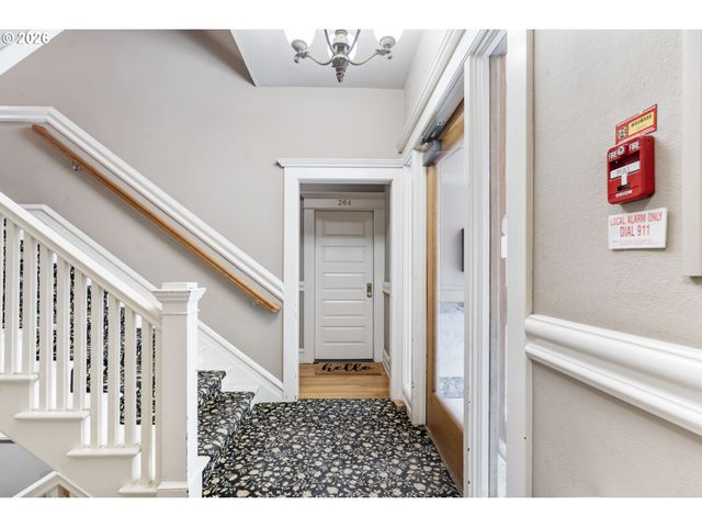 2087 Nw OVERTON St 204, Portland, OR 97209