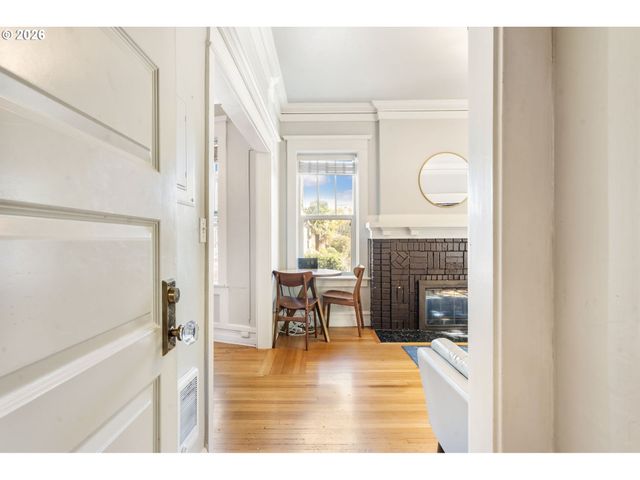 2087 Nw OVERTON St 204, Portland, OR 97209