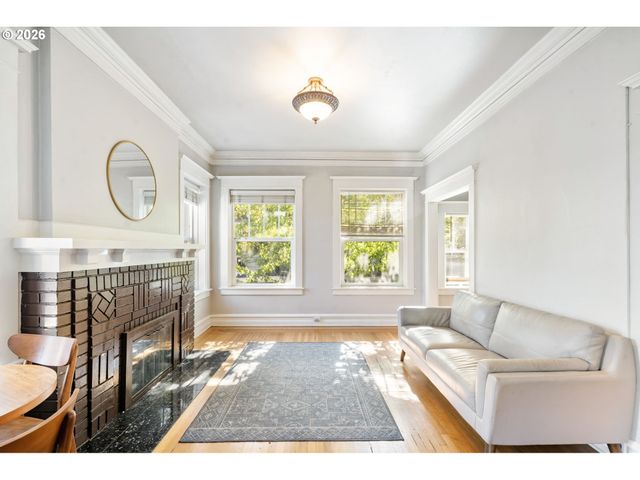 2087 Nw OVERTON St 204, Portland, OR 97209