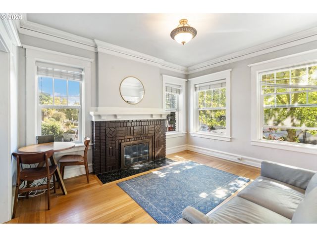 2087 Nw OVERTON St 204, Portland, OR 97209