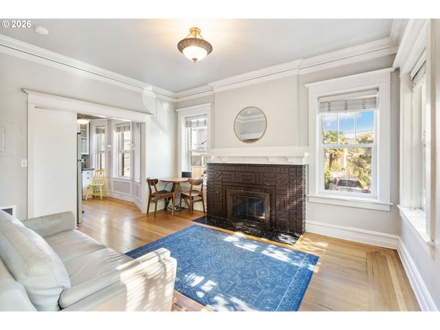 2087 Nw OVERTON St 204, Portland, OR 97209