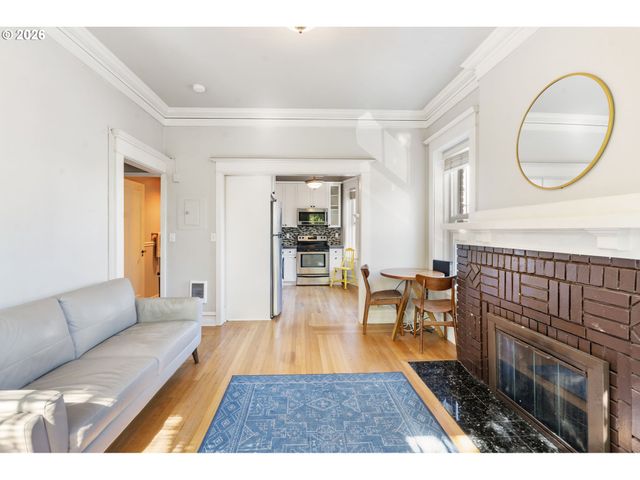 2087 Nw OVERTON St 204, Portland, OR 97209