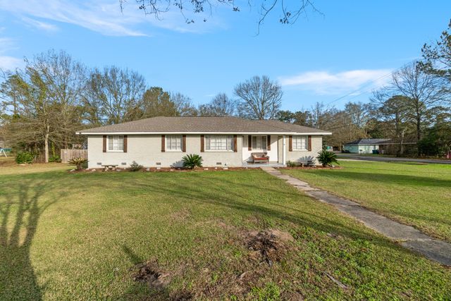 115 Smith St., Petal, MS 39465